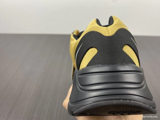 Yeezy Boost MNVN Flux' 700 GZ0717 'Honey 0716